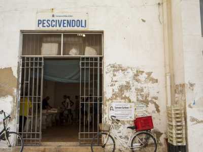 ...e quelle dei �pescivendoli� che invece offrono merce proveniente anche da acque pi� lontane